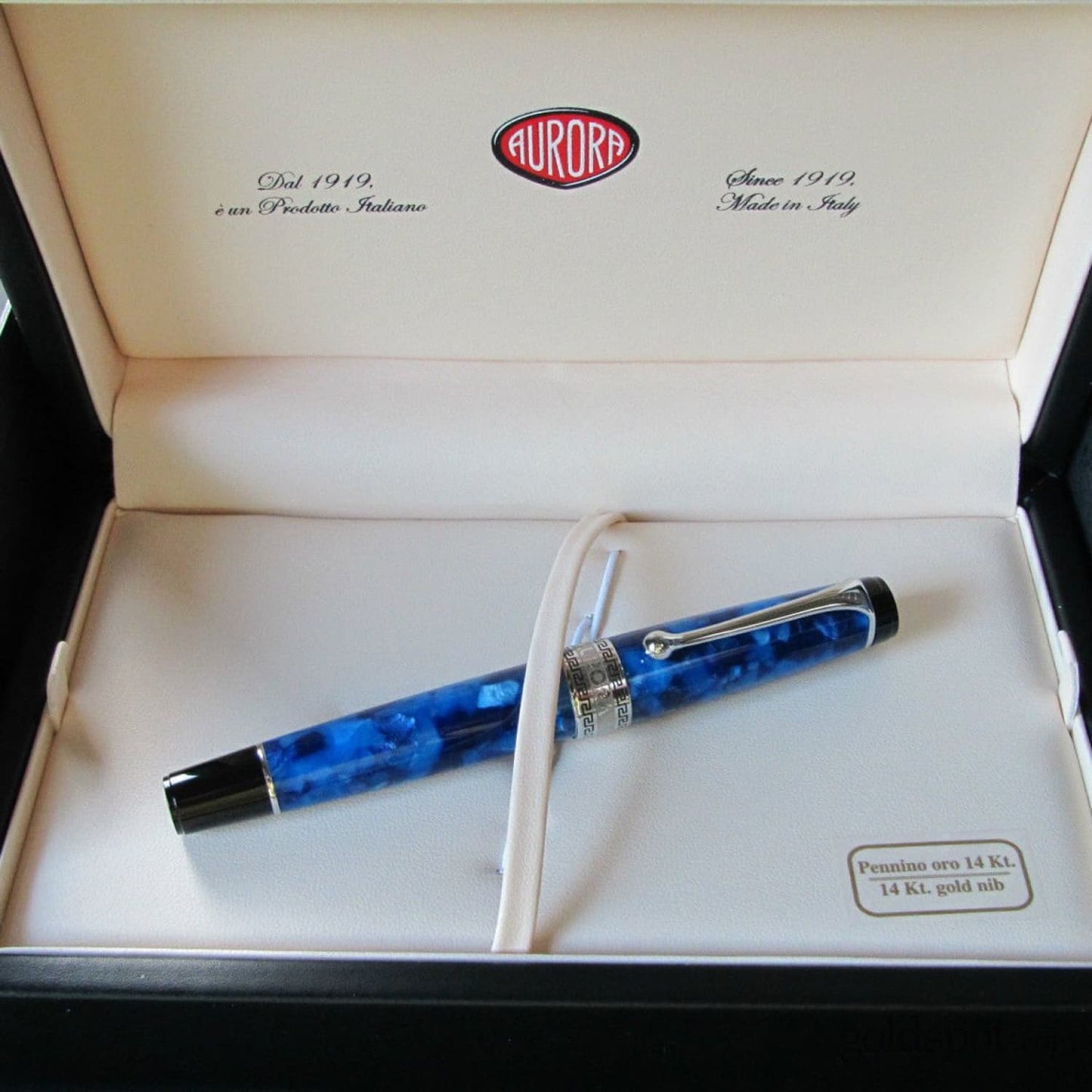 Aurora Optima Auroloide Fountain Pen in Blue with Chrome - 14K Gold Fine Point Fountain Pen