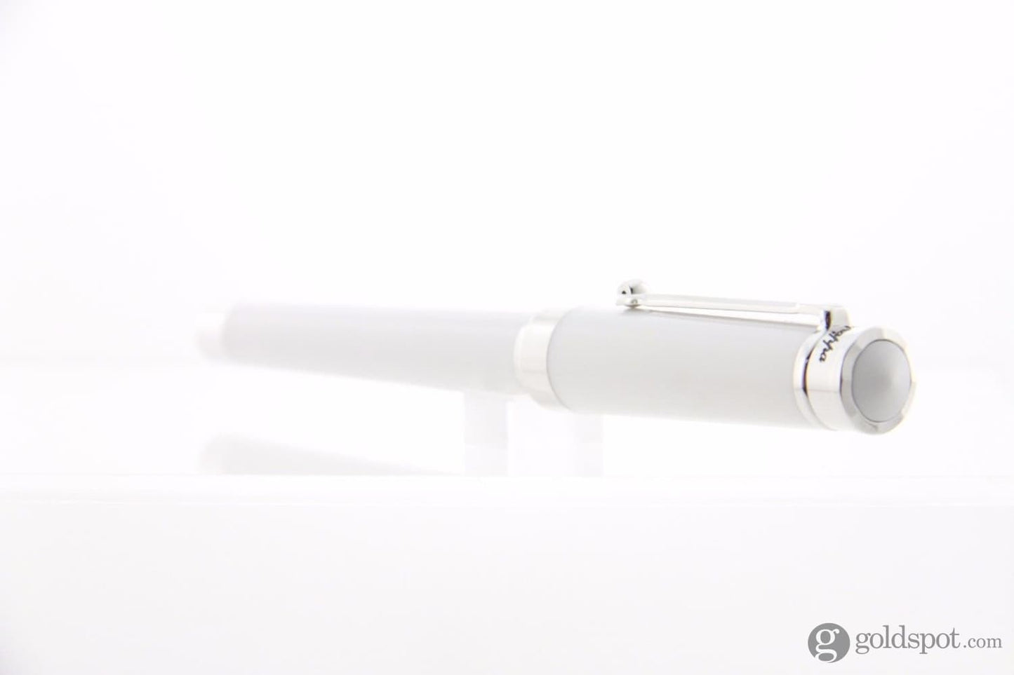 Montegrappa Parola Fountain Pen in White Resin with Chrome Trim - Broad Point Fountain Pen