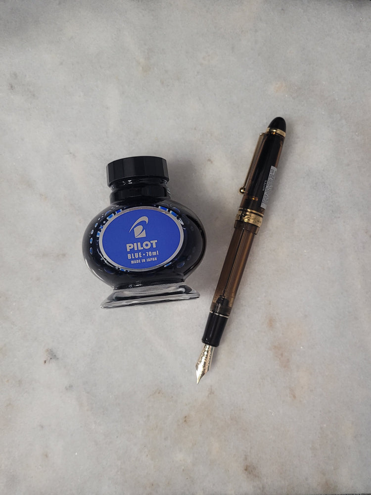 Misfit 0028 Pilot Custom 823 Fountain Pen in Amber with Gold Trim - 14K Gold Signature Nib