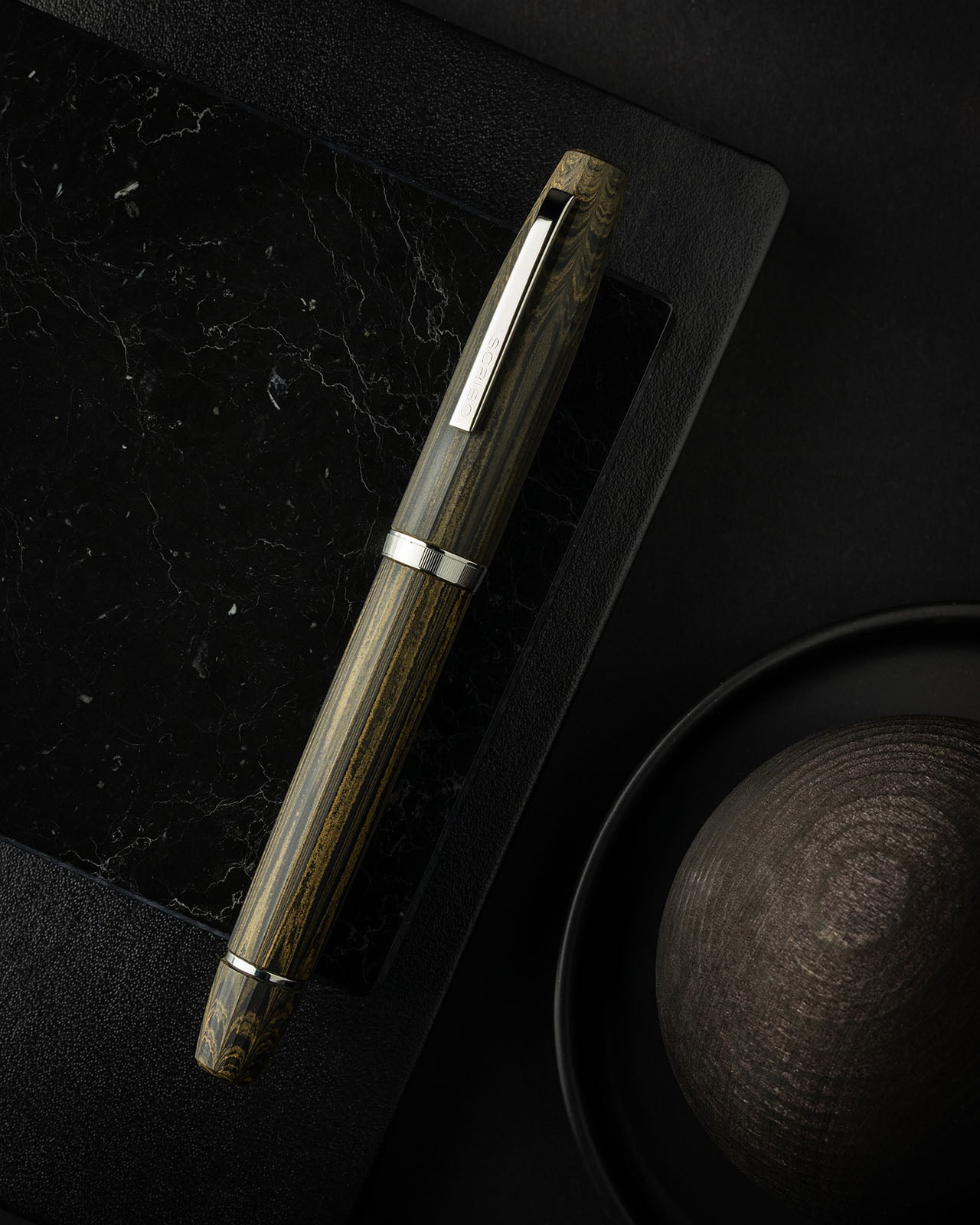 Scribo Flow Fountain Pen in Memoria with Platinum Trim