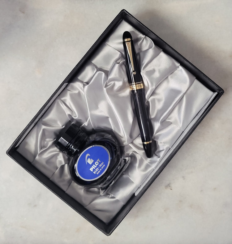 Misfit 0022 Pilot Custom 823 Fountain Pen in Smoke with Gold Trim - 14K Gold Broad Point