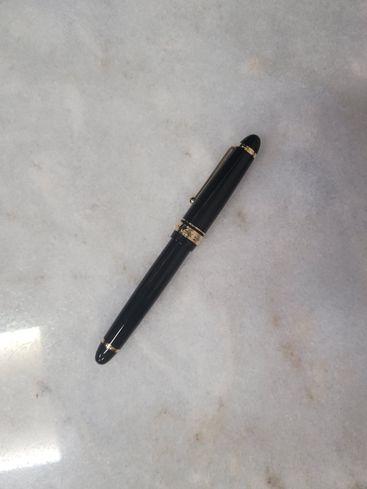 Misfit 0026 Pilot Custom 743 Fountain Pen in Black/Gold - 14K Soft Fine Medium Point
