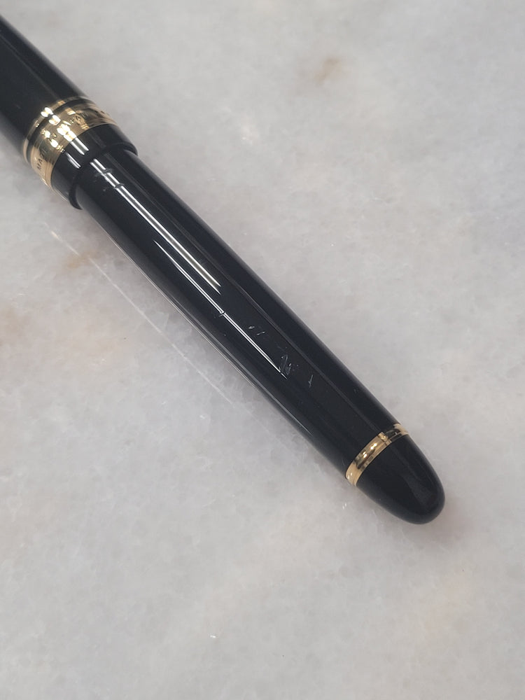 Misfit 0026 Pilot Custom 743 Fountain Pen in Black/Gold - 14K Soft Fine Medium Point