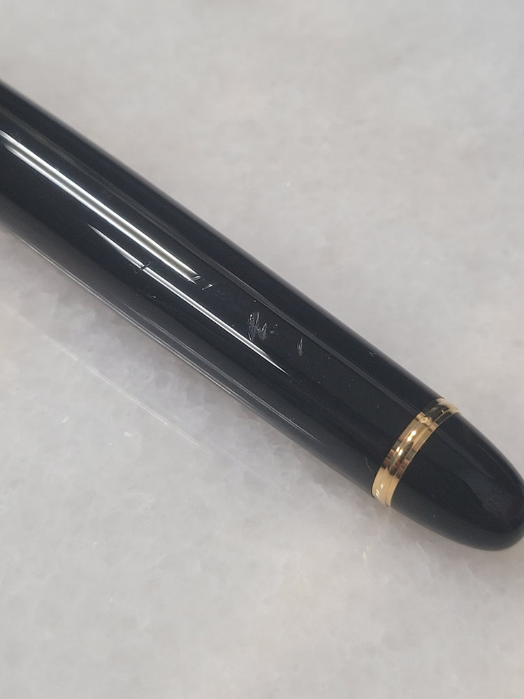 Misfit 0026 Pilot Custom 743 Fountain Pen in Black/Gold - 14K Soft Fine Medium Point
