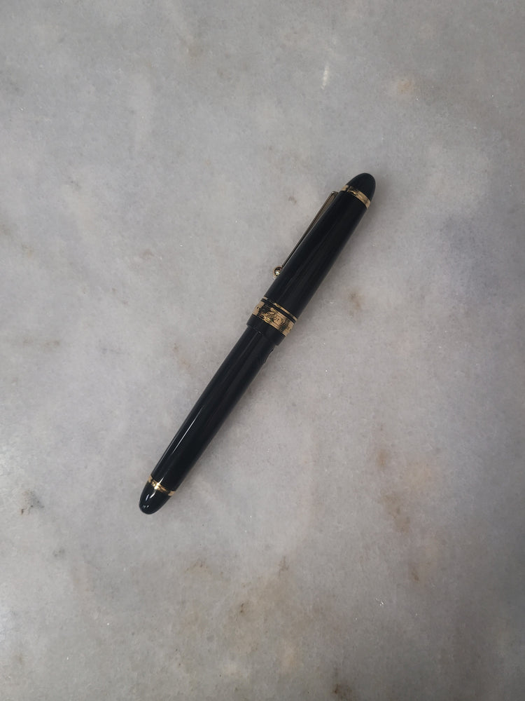 Misfit Item 0027 Pilot Custom 743 Fountain Pen in Black/Gold - 14K Waverly
