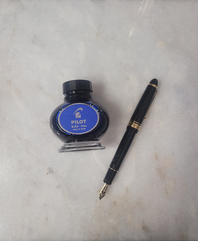 Misfit Item 0027 Pilot Custom 743 Fountain Pen in Black/Gold - 14K Waverly