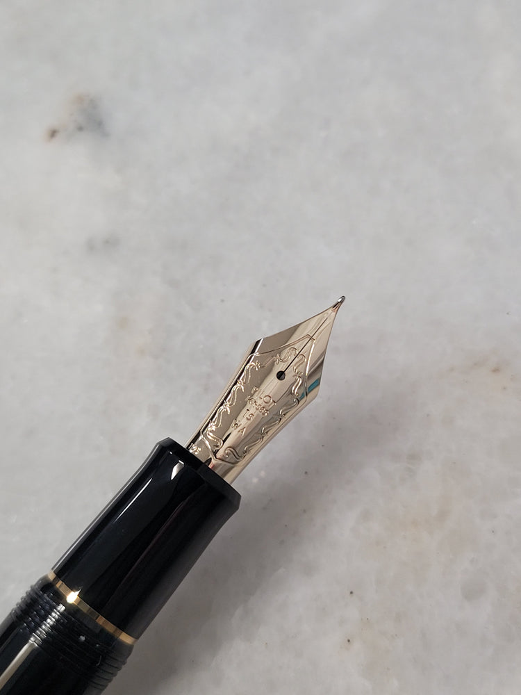 Misfit Item 0027 Pilot Custom 743 Fountain Pen in Black/Gold - 14K Waverly