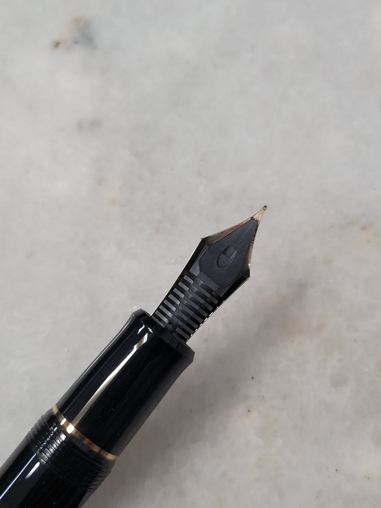 Misfit Item 0027 Pilot Custom 743 Fountain Pen in Black/Gold - 14K Waverly