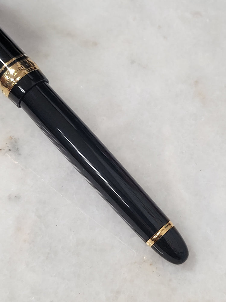Misfit Item 0027 Pilot Custom 743 Fountain Pen in Black/Gold - 14K Waverly