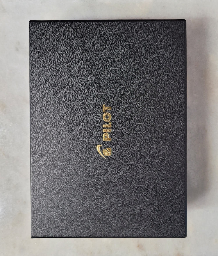 Misfit Item 0027 Pilot Custom 743 Fountain Pen in Black/Gold - 14K Waverly