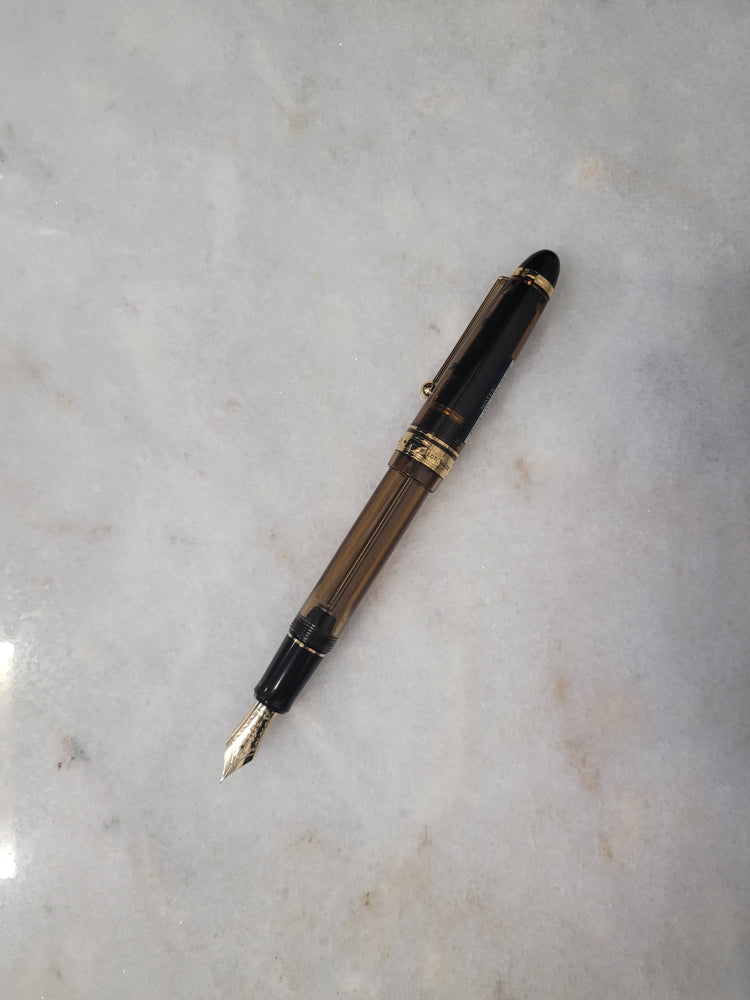 Misfit 0029 Pilot Custom 823 Fountain Pen in Amber with Gold Trim - 14K Gold Fine Point