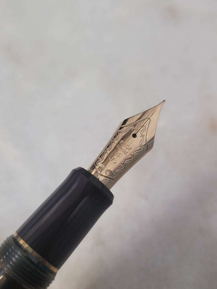 Misfit 0029 Pilot Custom 823 Fountain Pen in Amber with Gold Trim - 14K Gold Fine Point