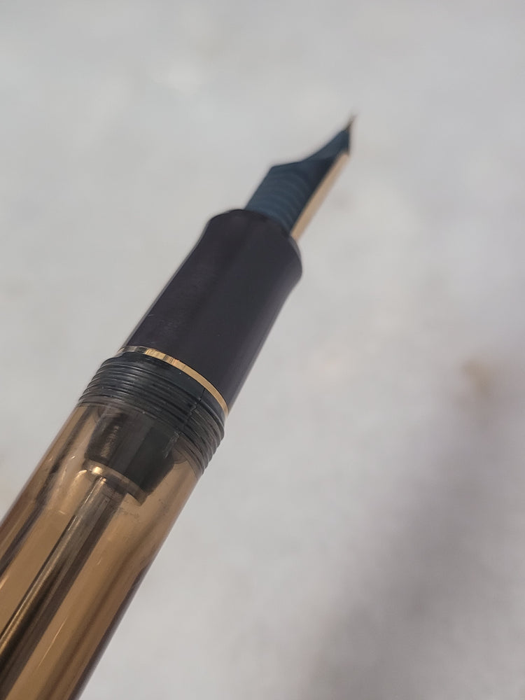 Misfit 0029 Pilot Custom 823 Fountain Pen in Amber with Gold Trim - 14K Gold Fine Point