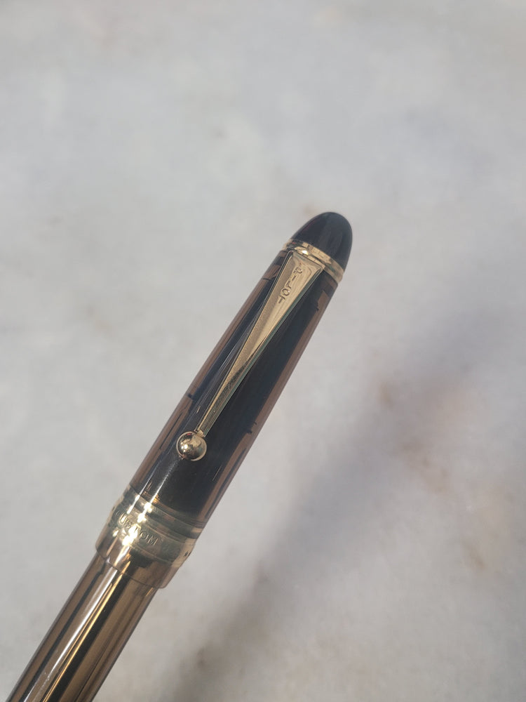 Misfit Item 0070 Pilot Custom 823 Fountain Pen in Amber with Gold Trim - 14K Gold Signature Nib