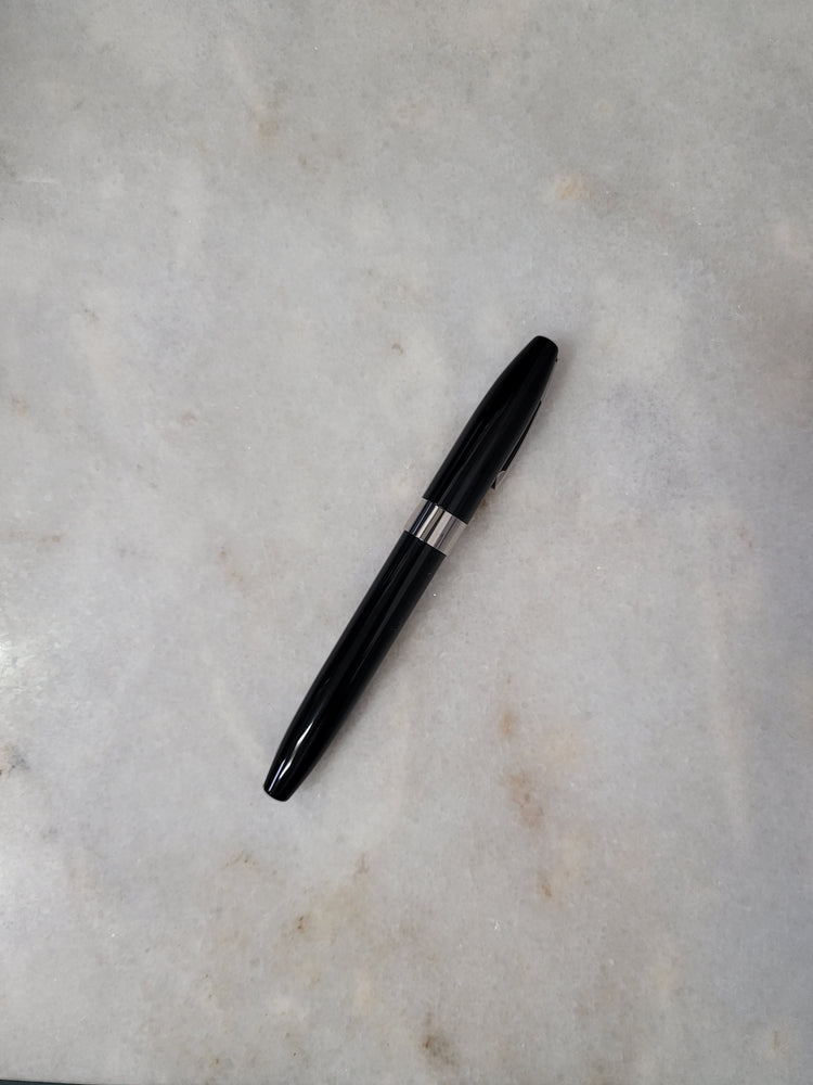 Misfit Item 0077 Sheaffer Legacy Heritage Fountain Pen - Black Laquer - Medium Point