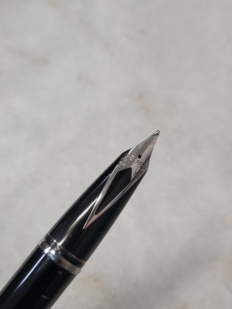 Misfit Item 0077 Sheaffer Legacy Heritage Fountain Pen - Black Laquer - Medium Point