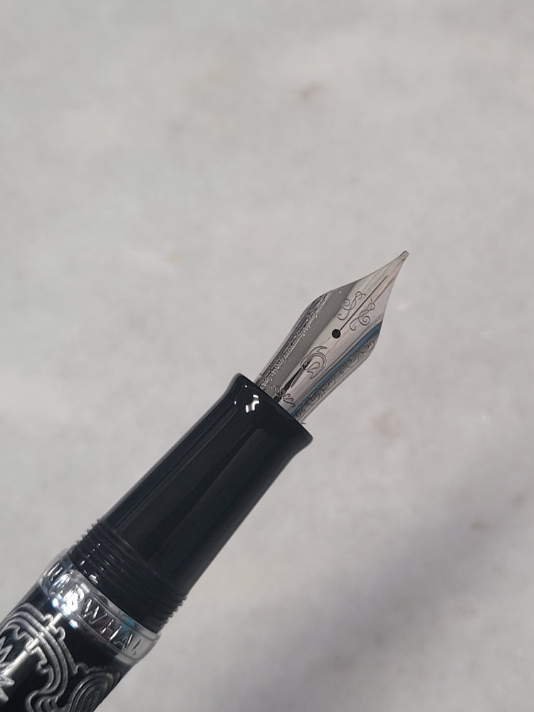 Misfit Item 0096 Nahvalur Original Fountain Pen - Peter Draws Artist Edition Silver - Medium Point