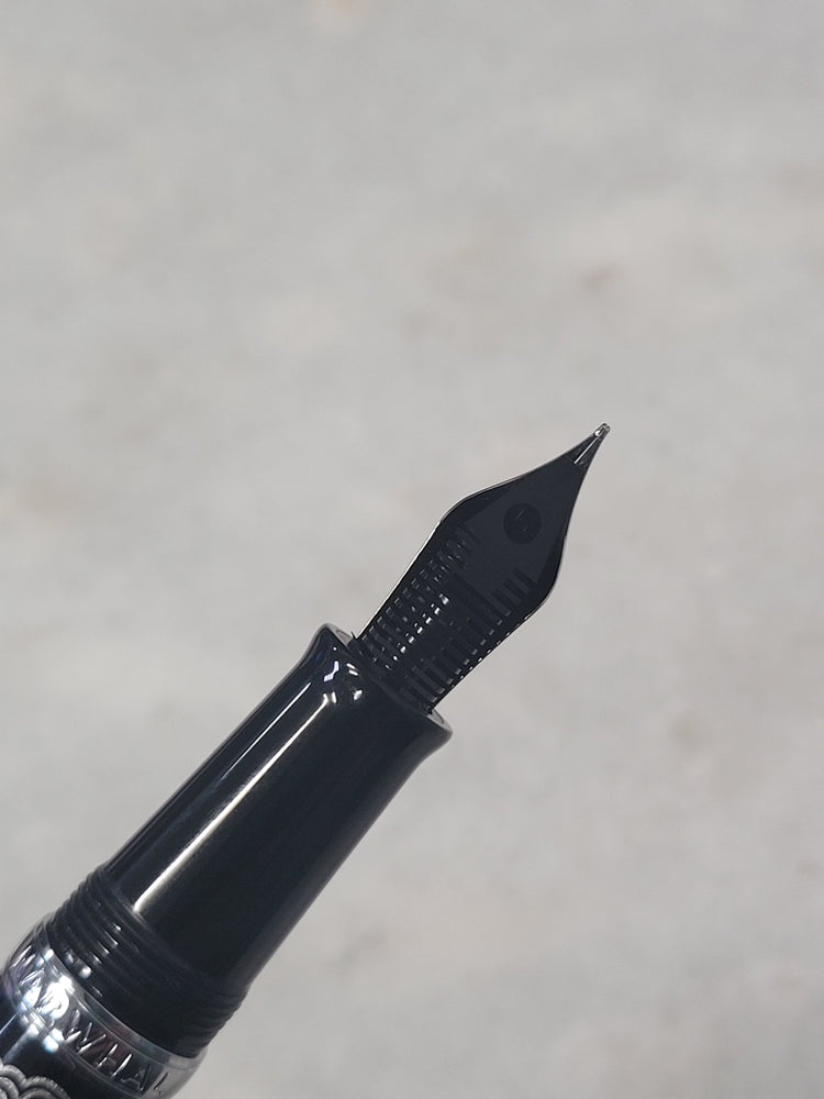 Misfit Item 0096 Nahvalur Original Fountain Pen - Peter Draws Artist Edition Silver - Medium Point