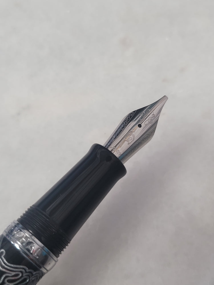 Misfit Item 0099 Nahvalur Original Fountain Pen - Peter Draws Artist Edition Silver - 1.1mm Stub Nib