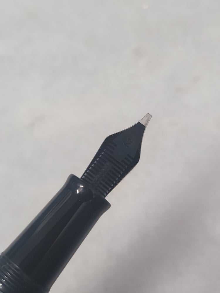 Misfit Item 0099 Nahvalur Original Fountain Pen - Peter Draws Artist Edition Silver - 1.1mm Stub Nib