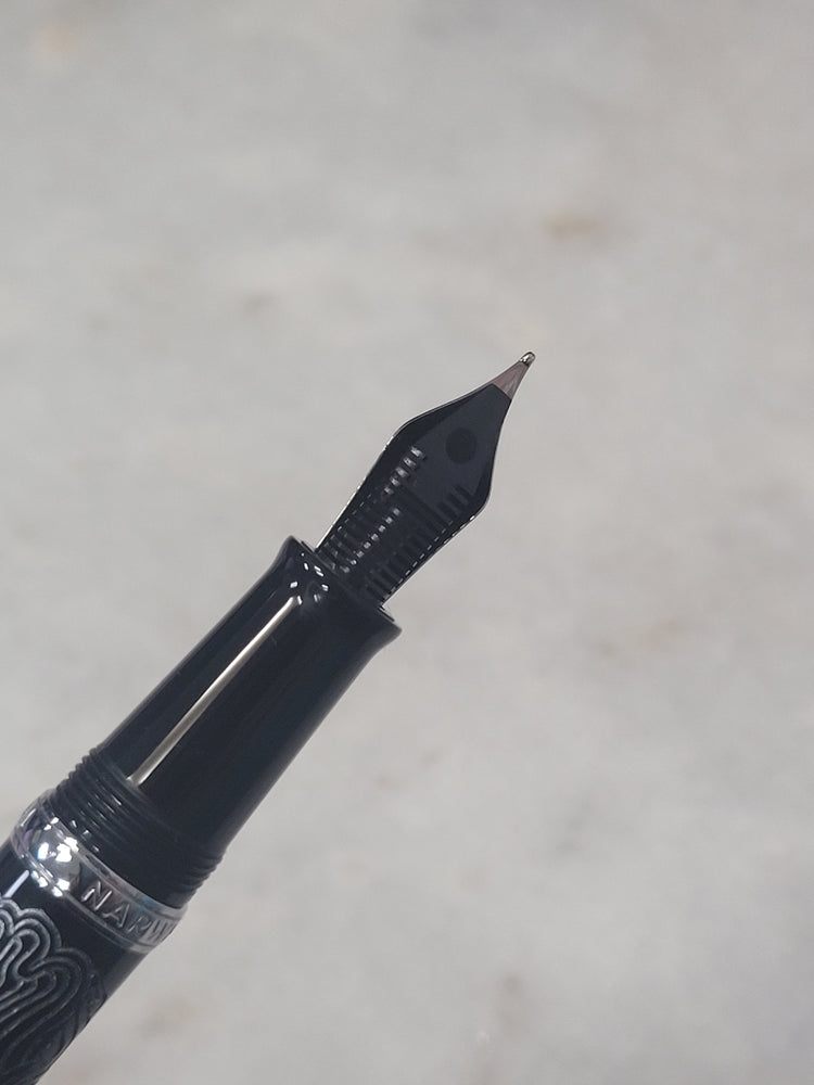 Misfit Item 0100 Nahvalur Original Fountain Pen - Peter Draws Artist Edition Silver - Medium Point