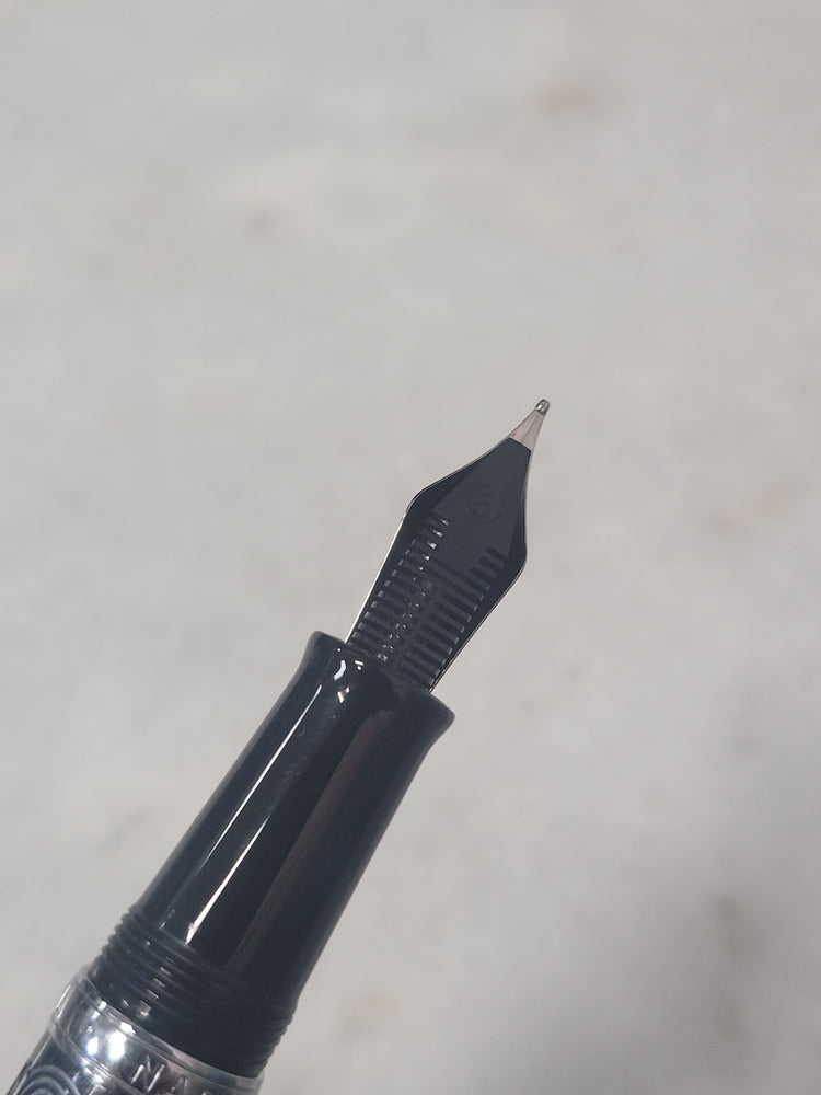 Misfit Item 0101 Nahvalur Original Fountain Pen - Peter Draws Artist Edition Silver - Medium Point