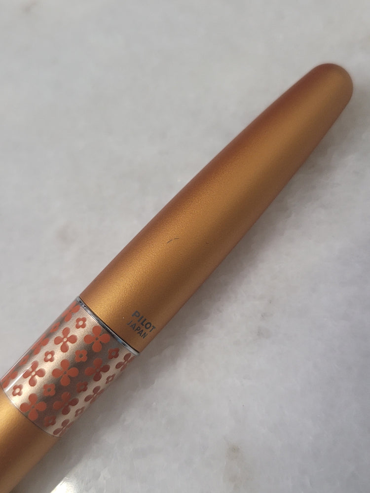Misfit Item 0124 Pilot Metropolitan Retro Pop Fountain Pen in Orange - Fine Point