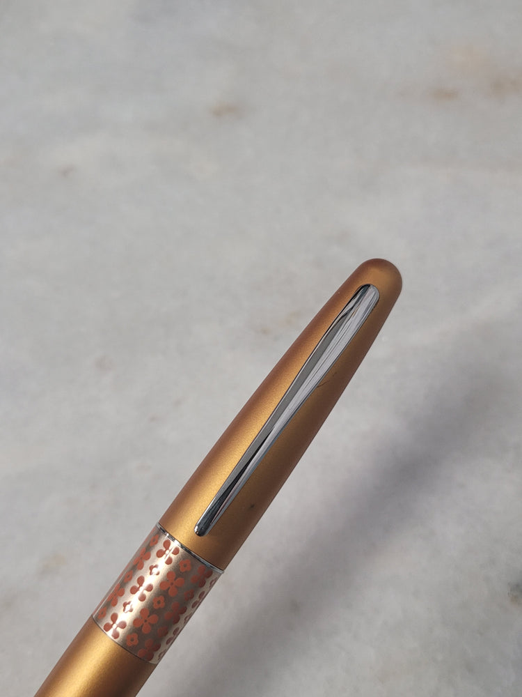 Misfit Item 0124 Pilot Metropolitan Retro Pop Fountain Pen in Orange - Fine Point