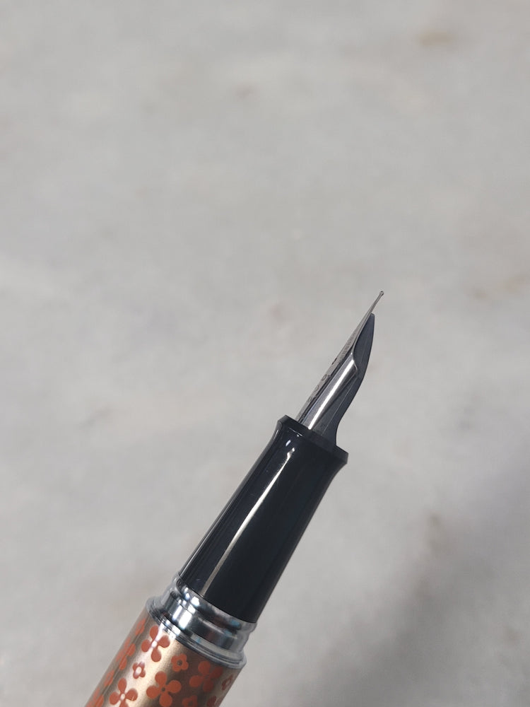 Misfit Item 0124 Pilot Metropolitan Retro Pop Fountain Pen in Orange - Fine Point