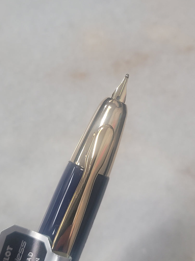 Misfit Item 0135 Pilot Vanishing Point Fountain Pen in Blue & Gold - 18K Gold Broad Point