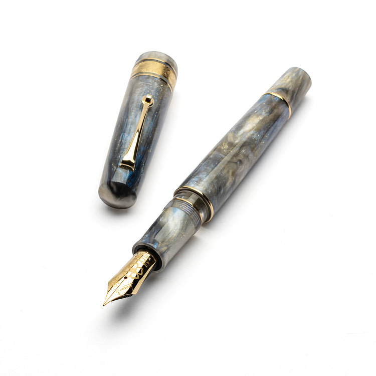 Leonardo Momento Zero Grande 2.0 Fountain Pen in Orchidea Blue, Gold Trim No. 6 Size Nib