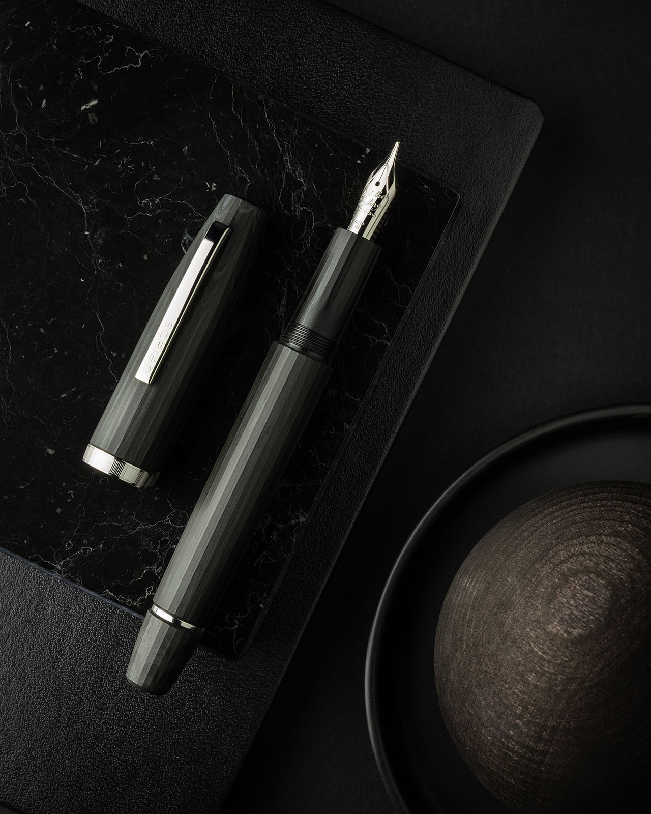 Scribo Flow Fountain Pen in Dimensione with Platinum Trim