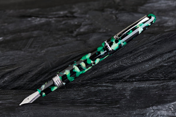 Montegrappa Elmo 01 Fountain Pen in Emerald Green - Limited Edition Fountain Pen