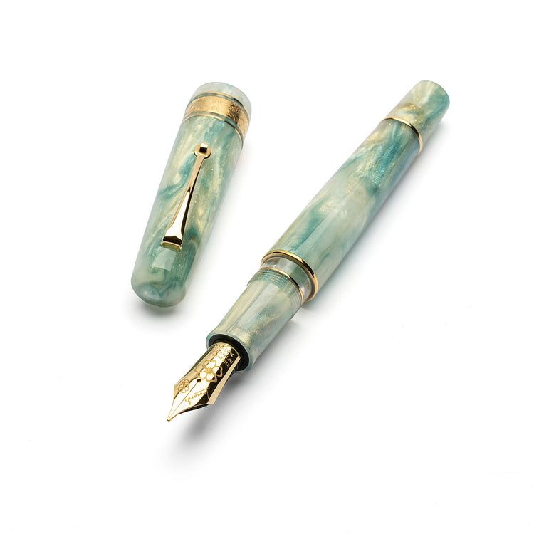 Leonardo Momento Zero Grande 2.0 Fountain Pen in Ortensia, Gold Trim No. 8 Size Nib