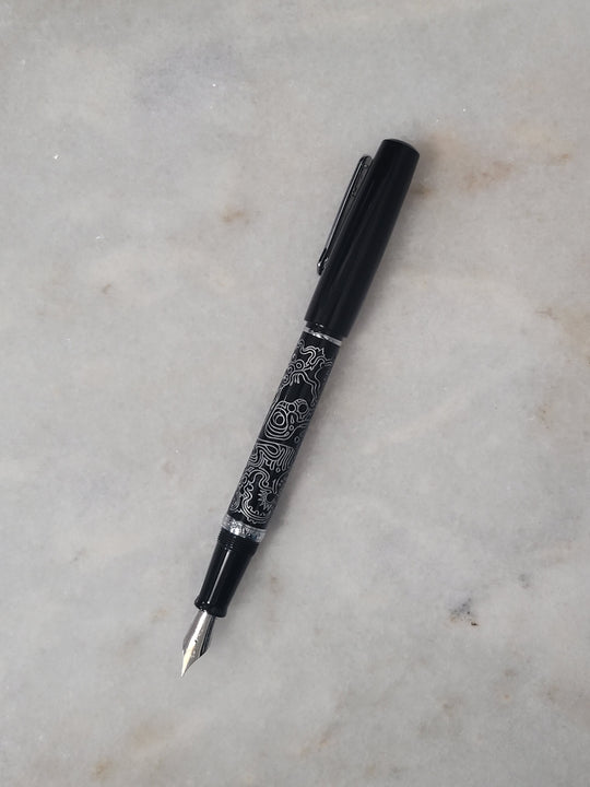 Misfit Item 0096 Nahvalur Original Fountain Pen - Peter Draws Artist Edition Silver - Medium Point