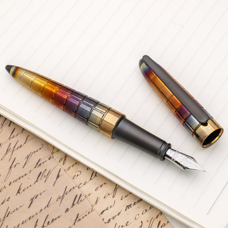 Diplomat Aero Fountain Pen in Rhomb Flame