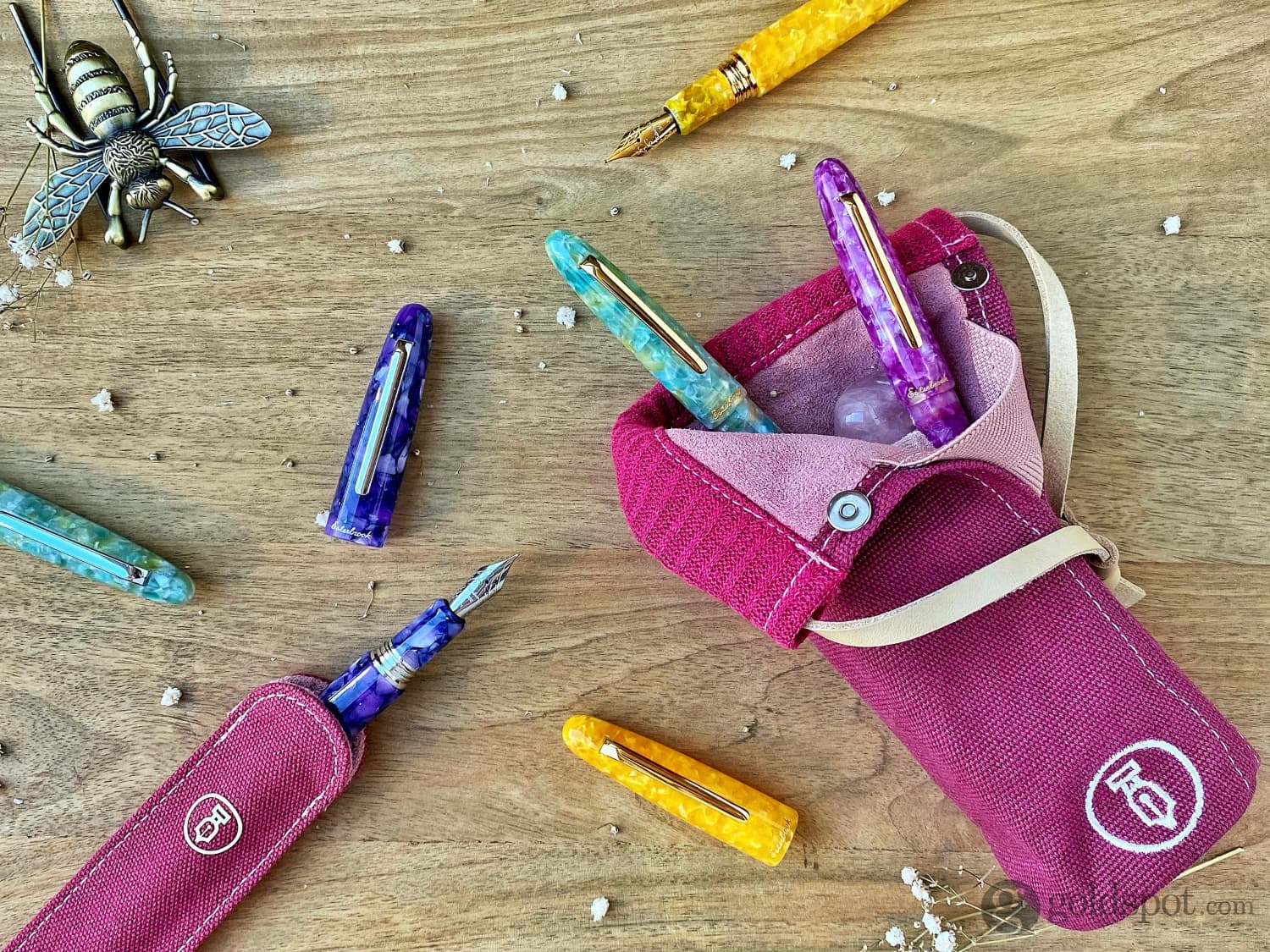 https://goldspot.com/cdn/shop/files/esterbrook-2-go-cup-pen-case-in-magenta-2023-limited-edition-379.jpg?v=1697557489