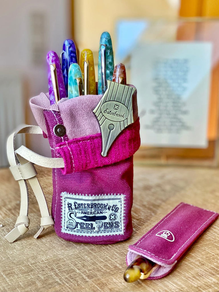 https://goldspot.com/cdn/shop/files/esterbrook-2-go-cup-pen-case-in-magenta-2023-limited-edition-425_1024x1024.jpg?v=1697557479