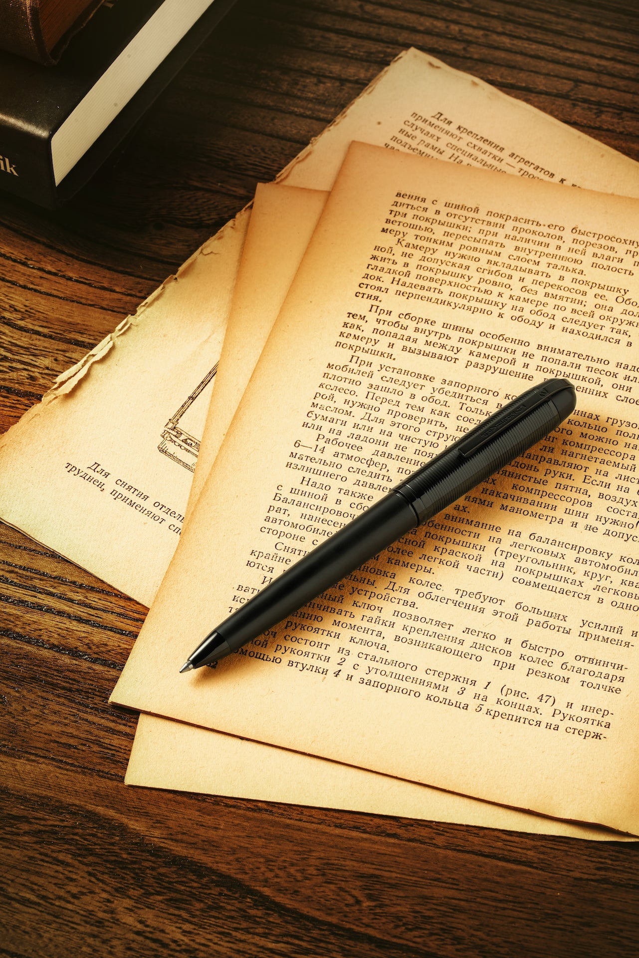 Wahl Eversharp Skyline Rollerball Pen in Aviator Black Trim