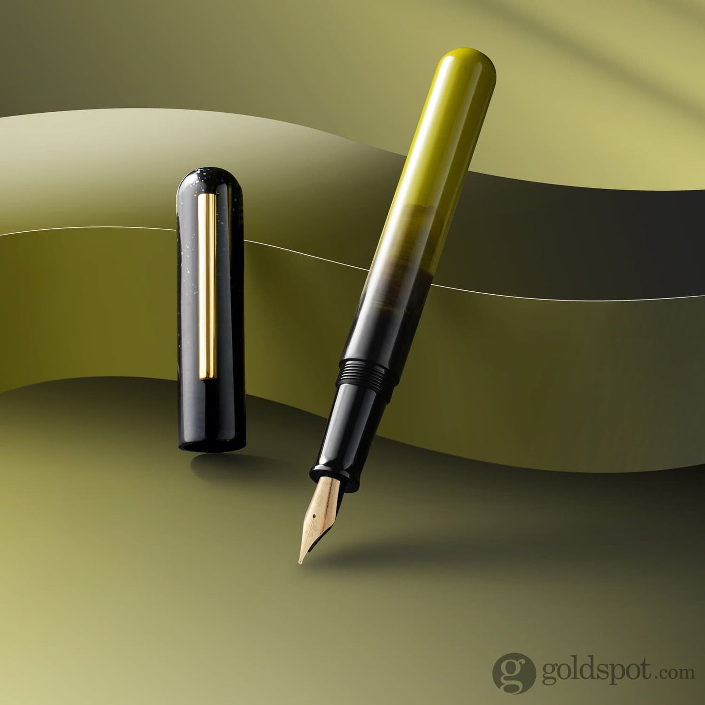 IKKAKU by Nahvalur Gradient Urushi Fountain Pen in Cong-Lü Scallion Green