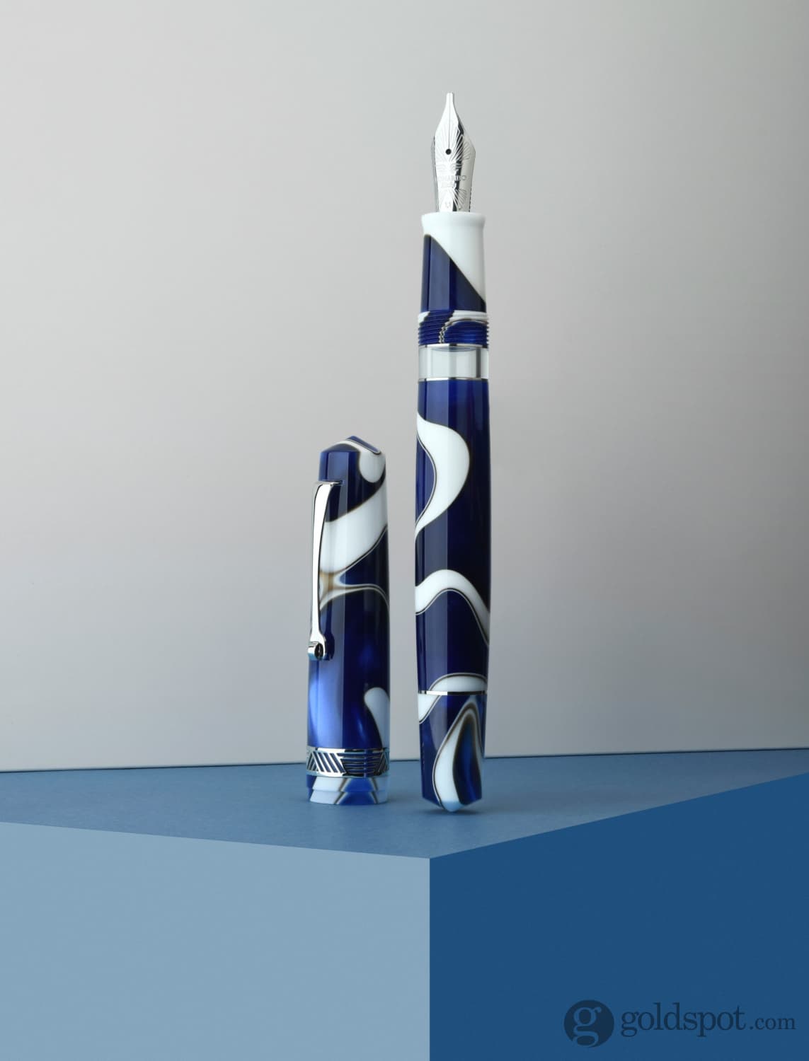 Leonardo Momento Magico Fountain Pen in Onda Blu Fountain Pen