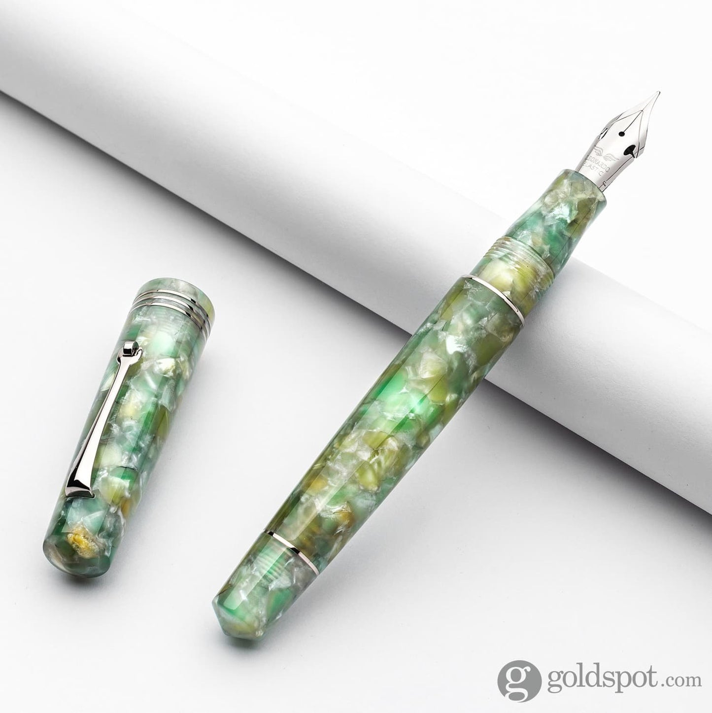 Leonardo Momento Zero Fountain Pen in Giada Jade Fountain Pen
