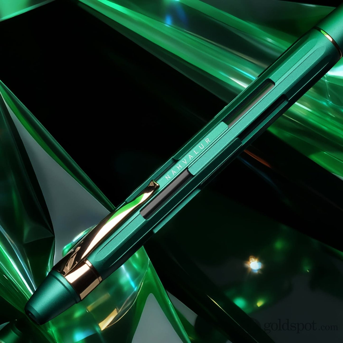 Nahvalur Eclipse Retractable Fountain Pen in Emerald with Gold Trim Fountain Pen