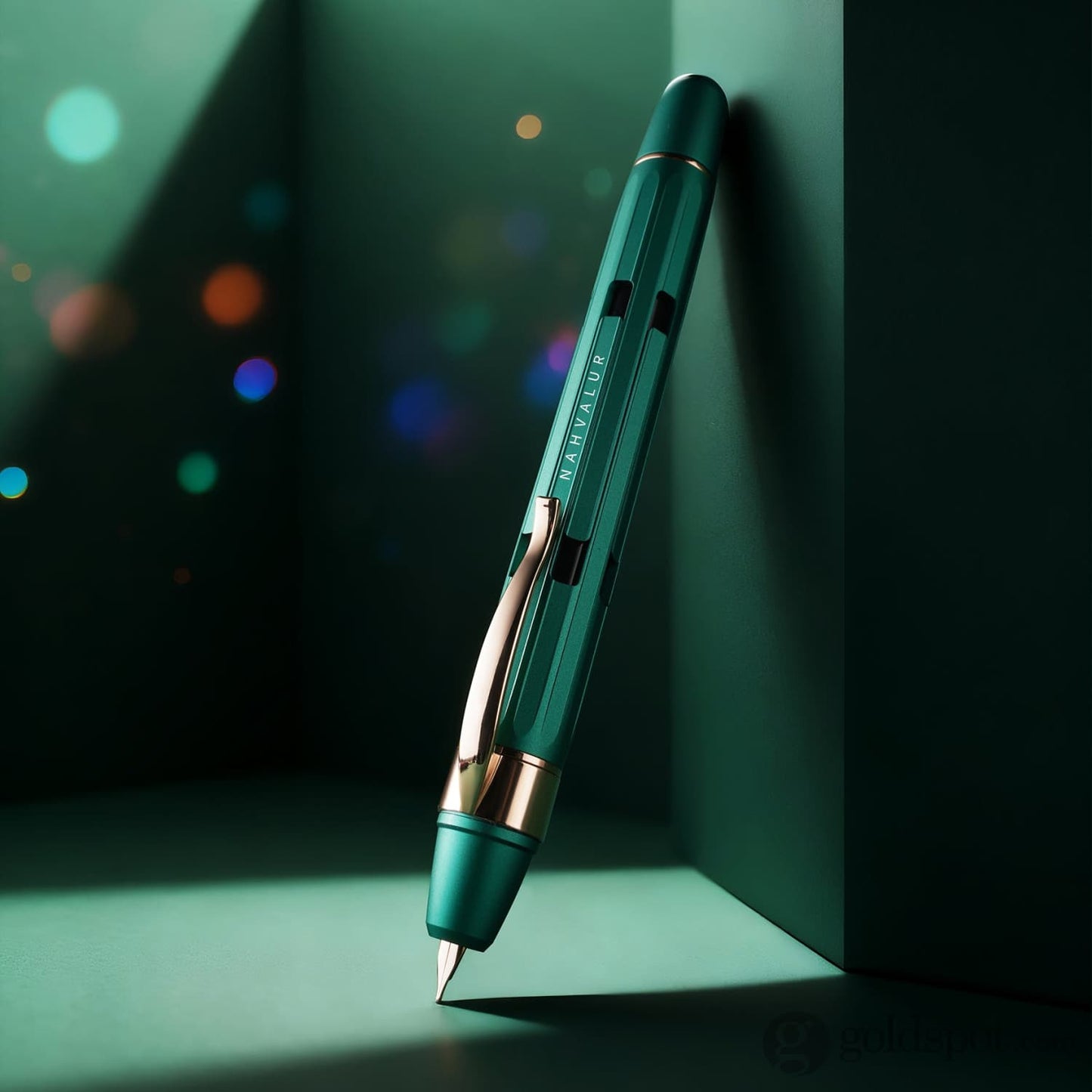 Nahvalur Eclipse Retractable Fountain Pen in Emerald with Gold Trim Fountain Pen