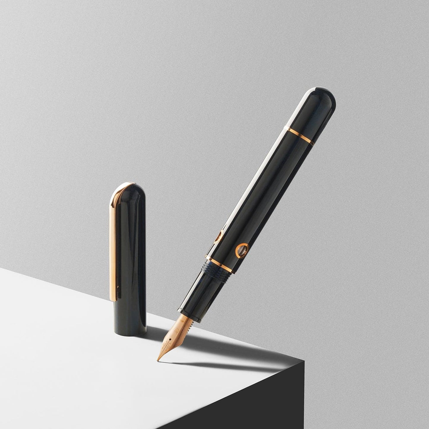 Nahvalur Nautilus Fountain Pen in Maylandia Blue Fountain Pen