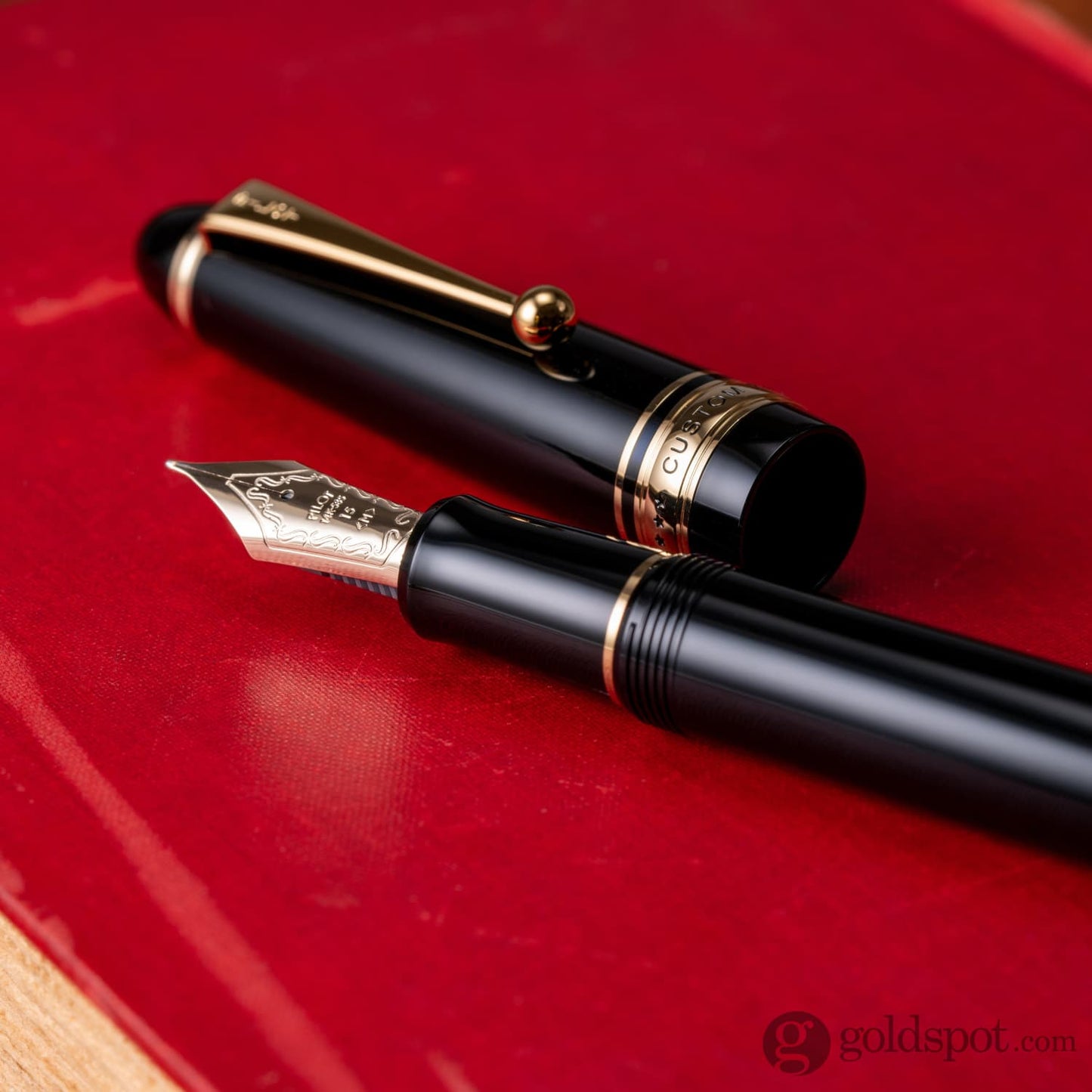 Pilot Custom 743 Fountain Pen in Black/Gold - 14kt Gold Fountain Pen