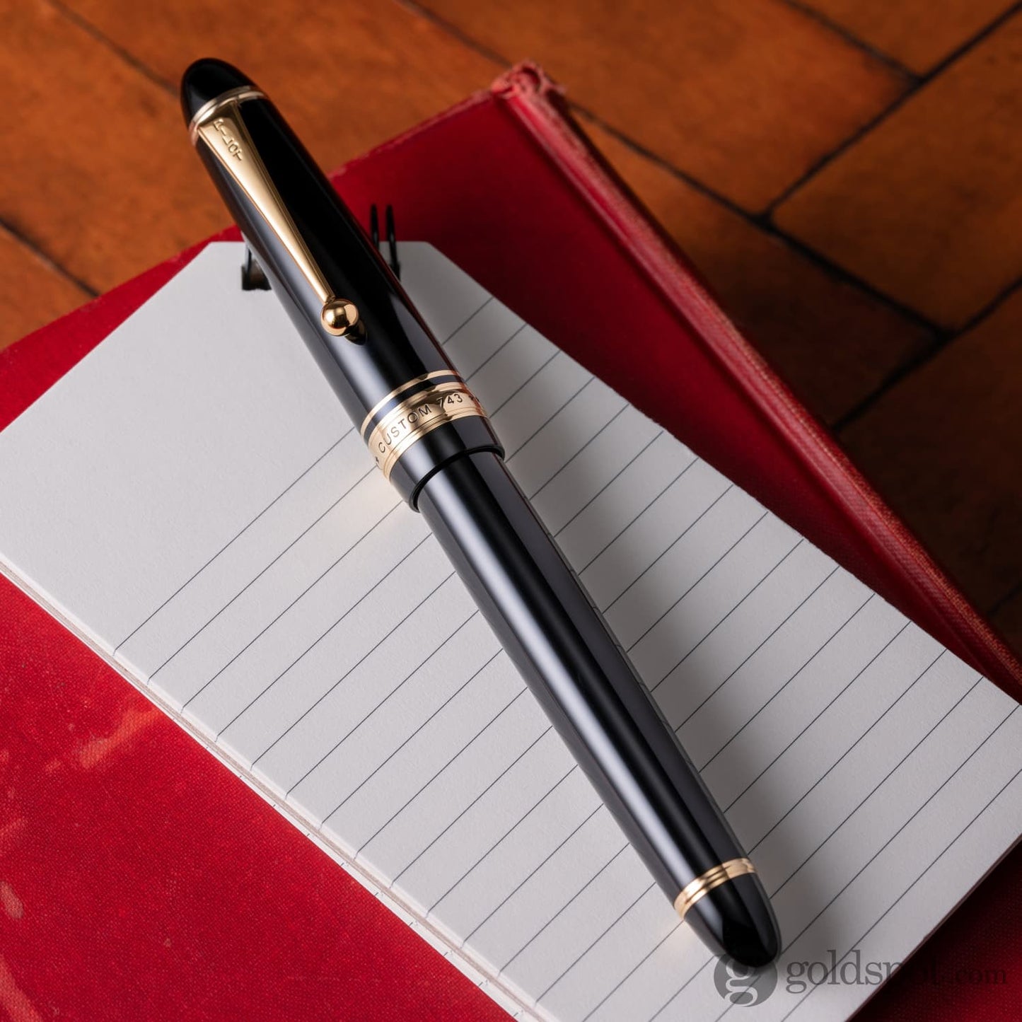 Pilot Custom 743 Fountain Pen in Black/Gold - 14kt Gold Fountain Pen