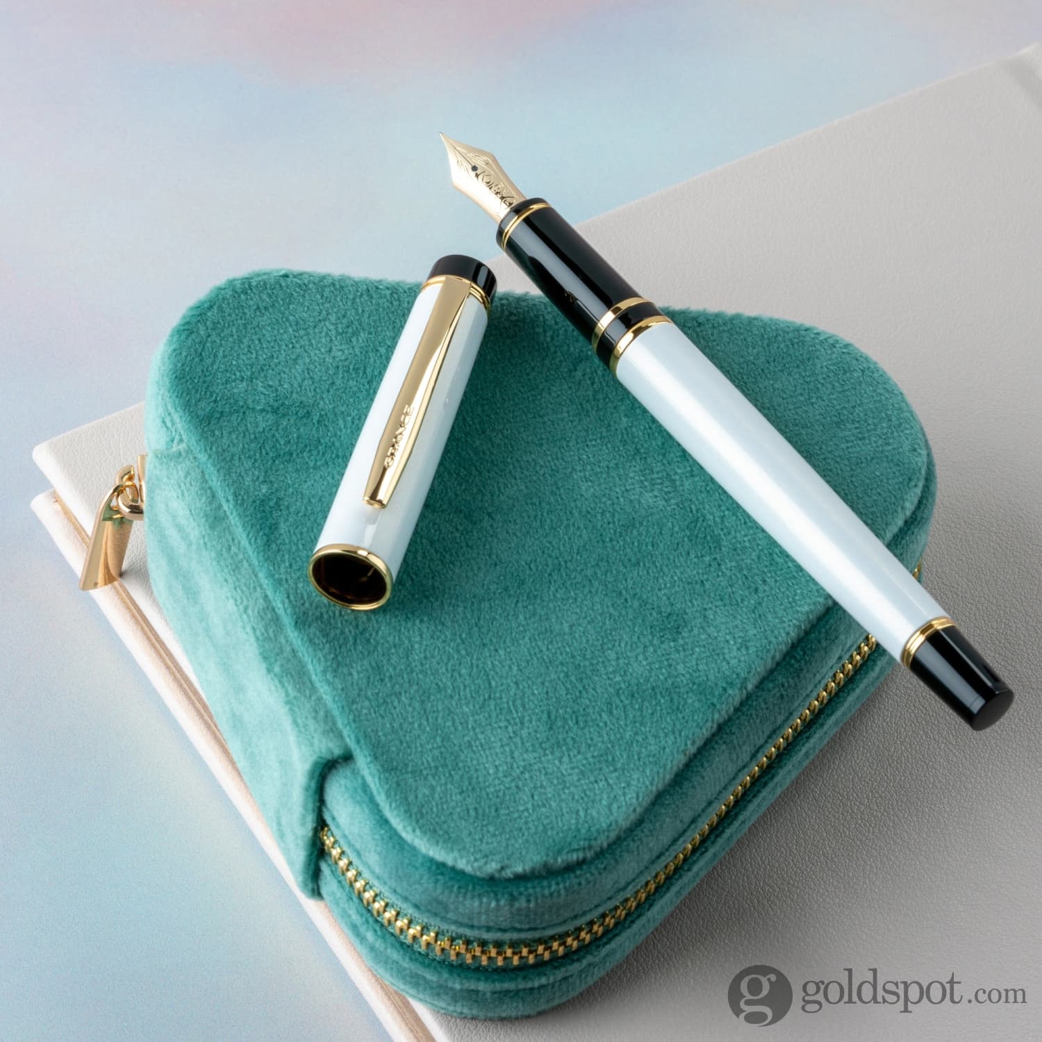 Pilot Grance Fountain Pen in Pearl White - 14k Gold Nib - Goldspot