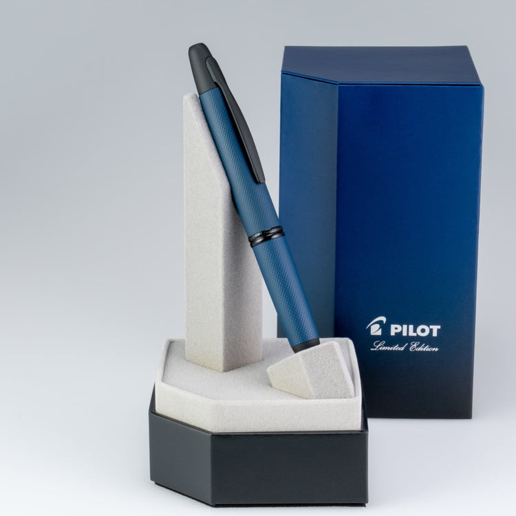 Pilot Vanishing Point 2025 Limited Edition Fountain Pen in Link Midnight - Medium 18K Gold Nib Fountain Pen