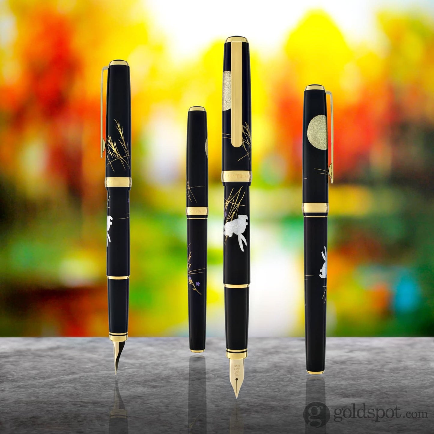 Platinum Classic Maki-e Fountain Pen with Moon and Rabbit Design - 18K Gold Fountain Pen